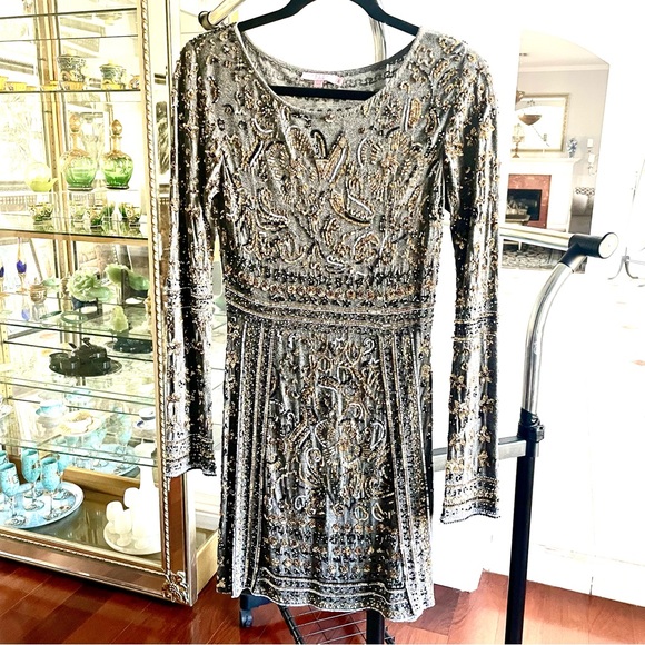 Calypso St Barth
Scoop Neck sequins knit Mini Dress - Picture 4 of 13